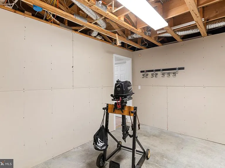 8212 Silverton Ct — Photo 25