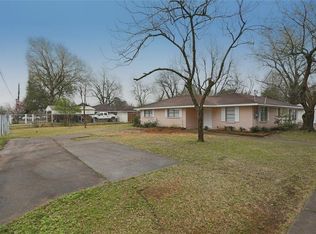 903 Mabry Rd, Baytown, TX 77520