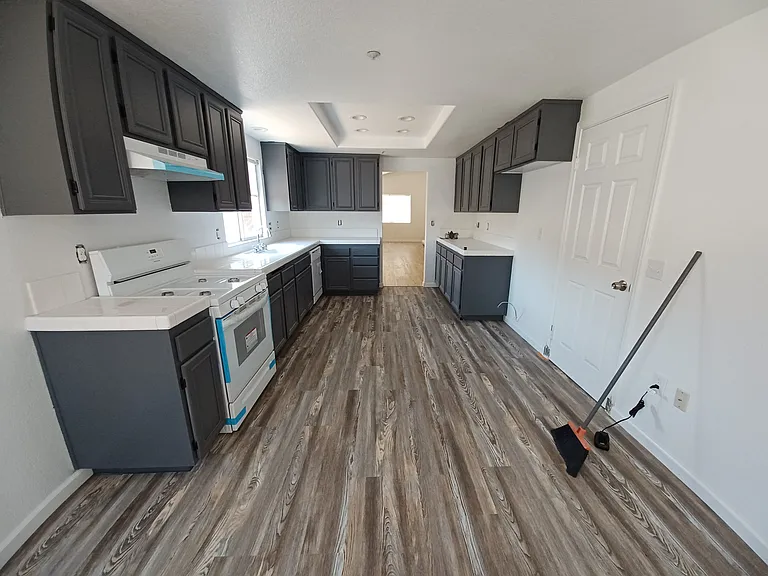 Hildale Cir — Photo 2