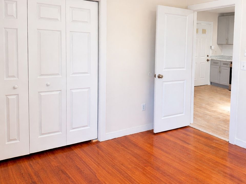 2nd image of 121 Oak St #2