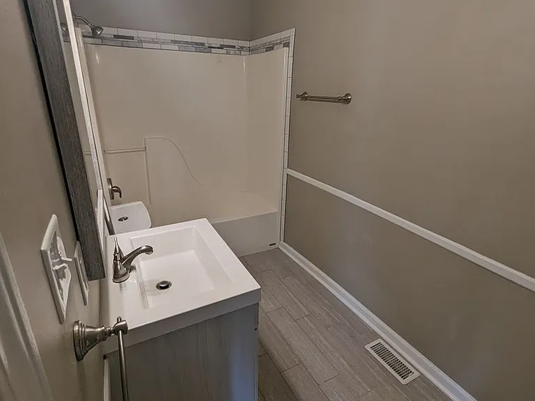 101 Cavin Ave — Photo 8