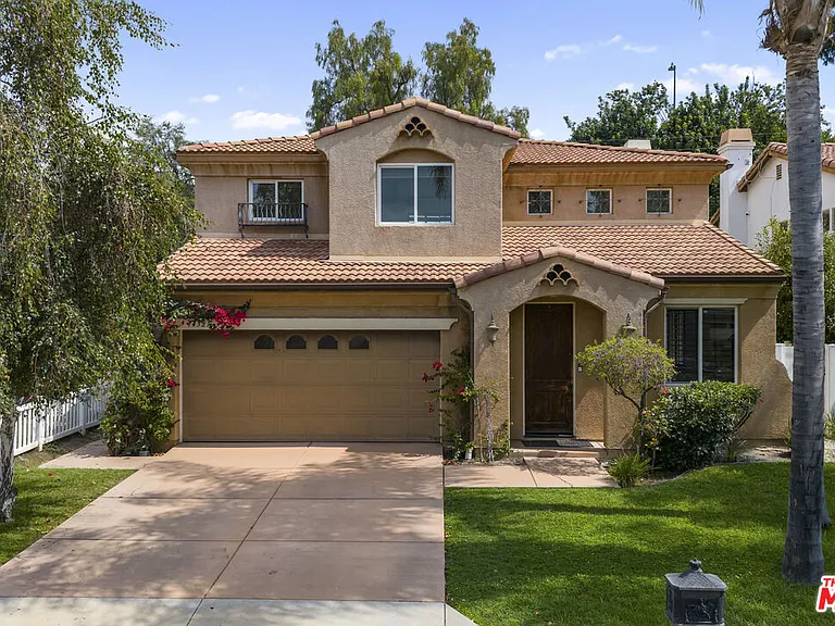 14321 Hortense St — Photo 2