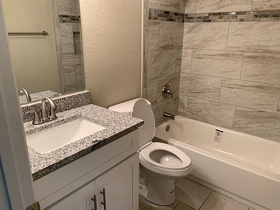 3rd image of 406 E Springdale Ln