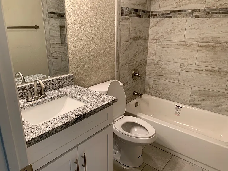 406 E Springdale Ln — Photo 3