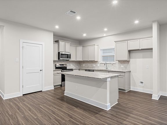5th image of 2823 Sitka Dr