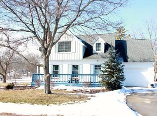 1435 S Rock Pl, New Berlin, WI 53151