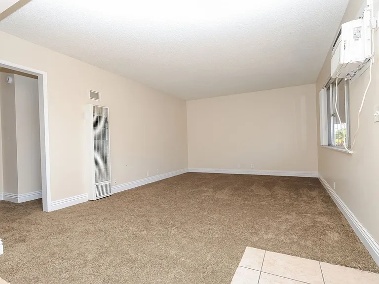 524 Silverwood Ave — Photo 11