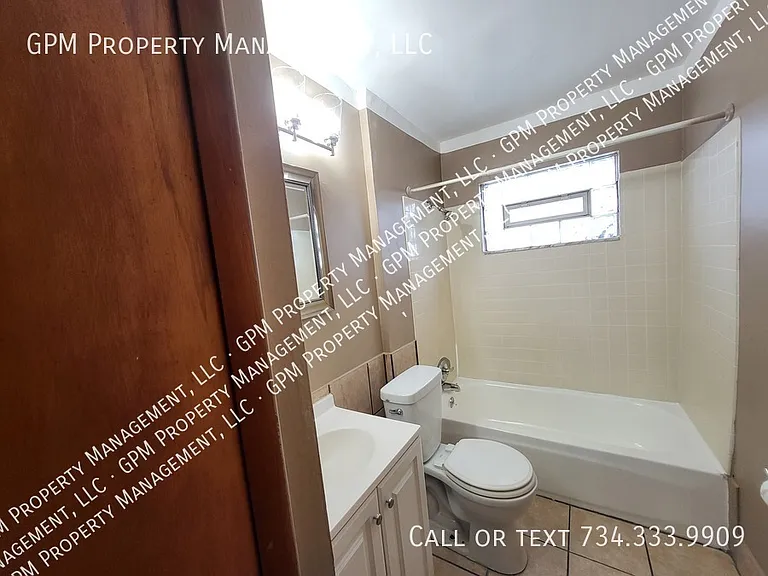 875 Raupp Pl #2 — Photo 7