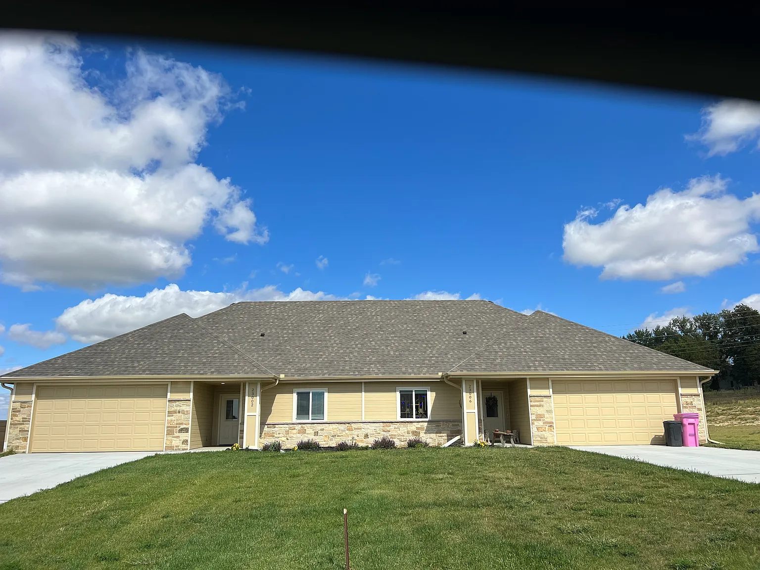 2 bed, 2880 sqft, $2,400 — Photo 2