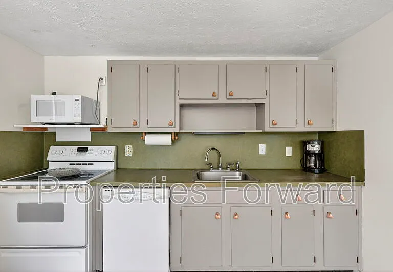 873 Allison Dr — Photo 9