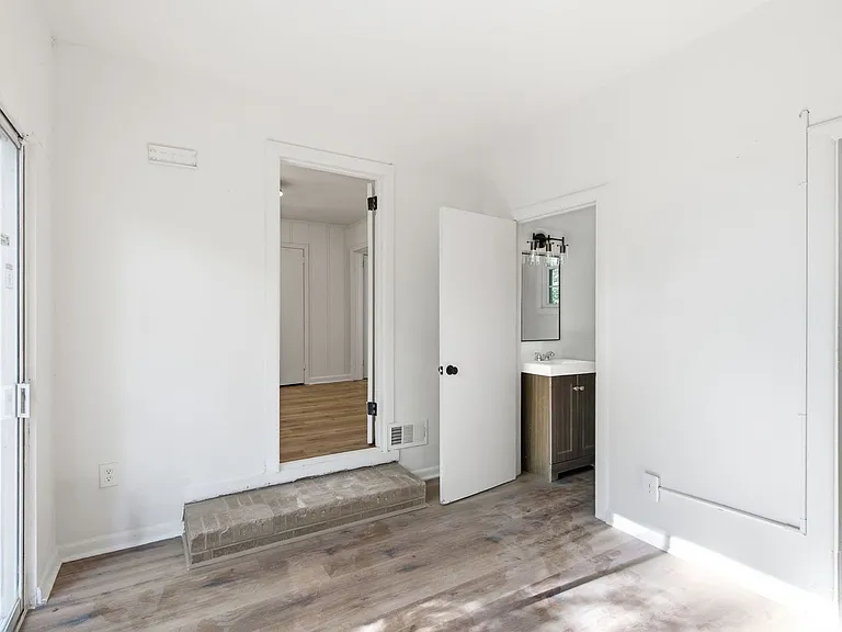 2801 Mitchell Dr — Photo 20