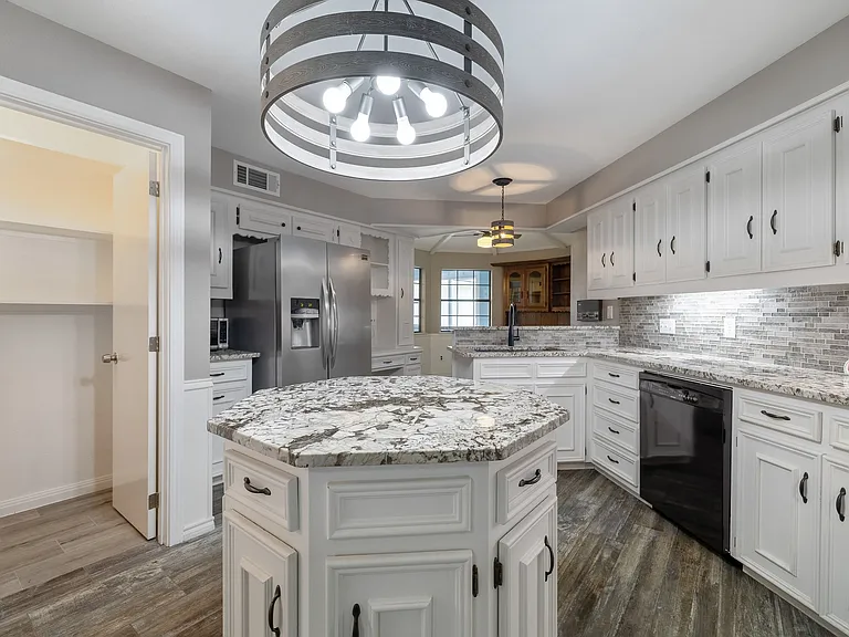 1527 Estates Way — Photo 8