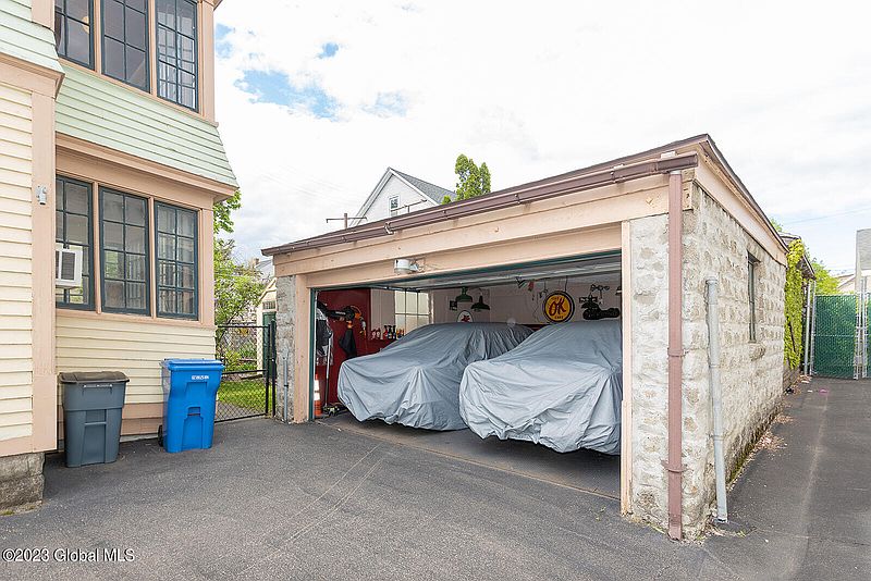3rd image of 653 Washington Avenue