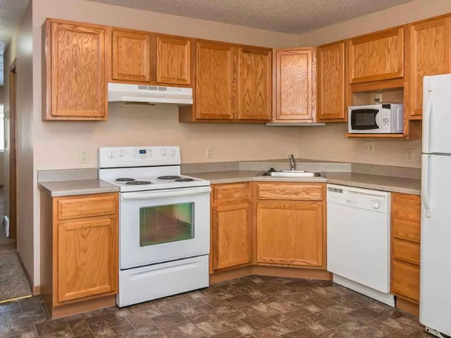 2 Bedroom 2 Bath Townhome with garage — Photo 4