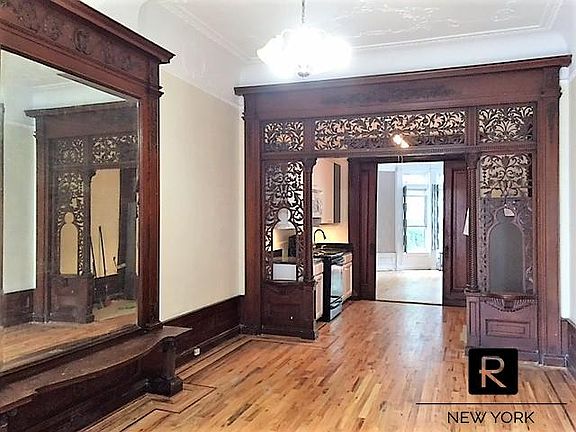 5th image of 591 Jefferson Ave #Parlor
