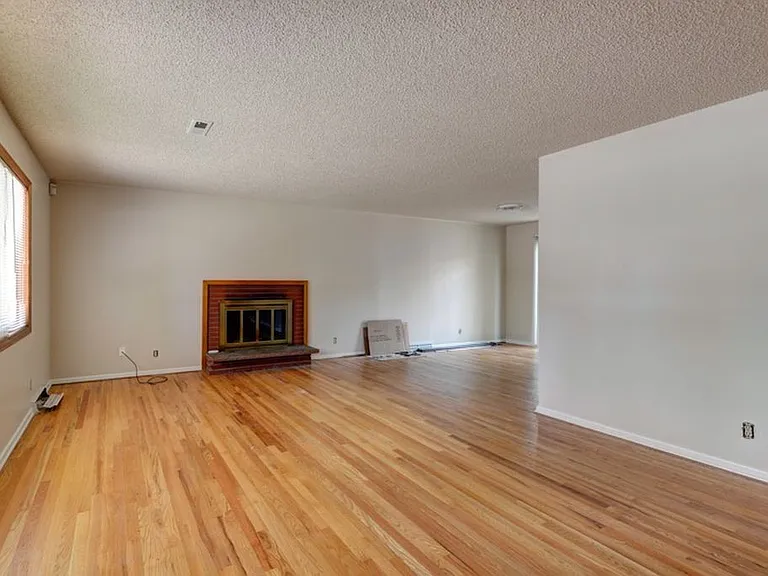 3895 Elmhurst Pl — Photo 7