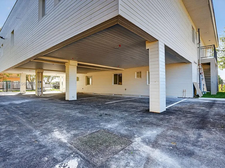 1515 N Redland Rd #1 — Photo 11