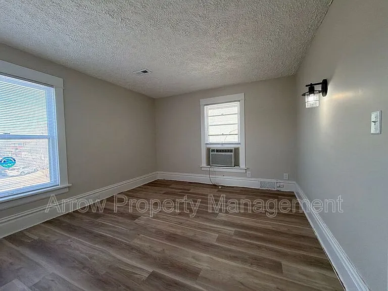 2121 Washington St #4 — Photo 3