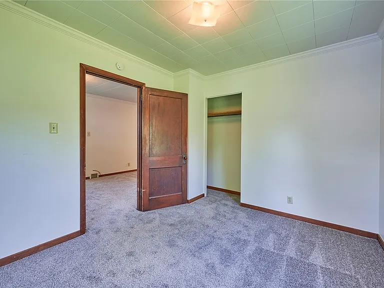 105 Derrick Ln — Photo 18