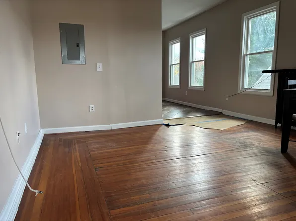 39 Mansfield St, Springfield, MA 01108