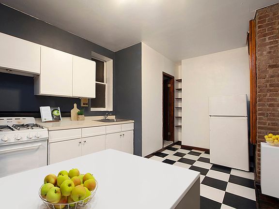 2nd image of 16 1st Ave APT 3
