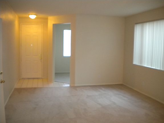 2nd image of 907 Summerbreeze Ct