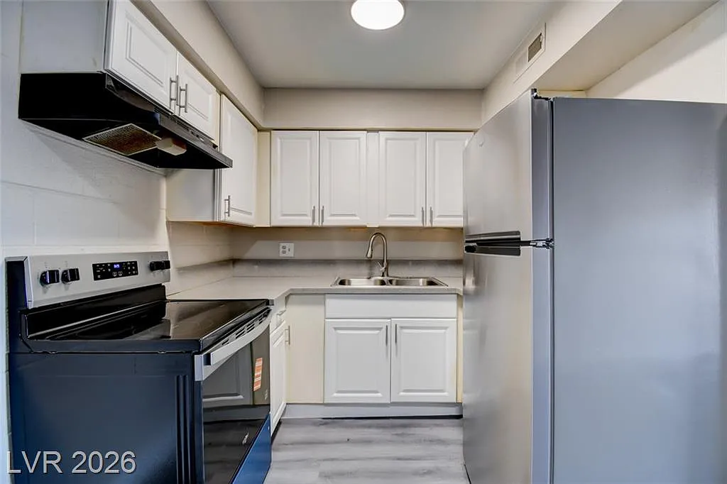 2 bed, 816 sqft, $1,100 — Photo 2