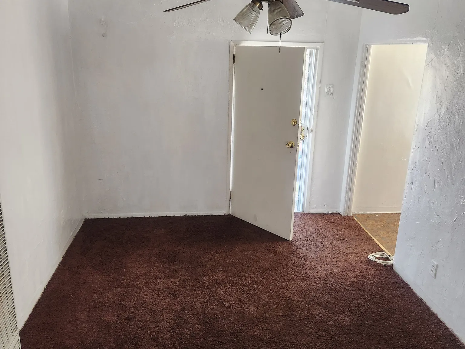 1 bed, 1500 sqft, $1,200 — Photo 2