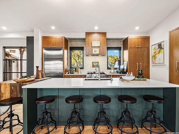 3rd image of 1191 Saddleback Ridge