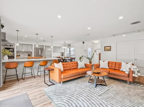 2206 Willowby Dr, Houston, TX 77008
