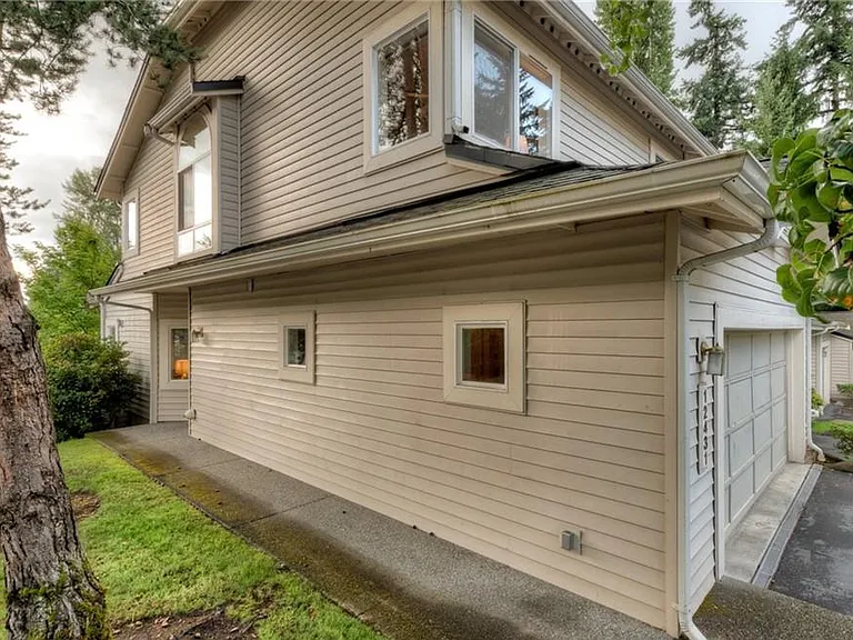 12431 NE 7th Pl — Photo 23