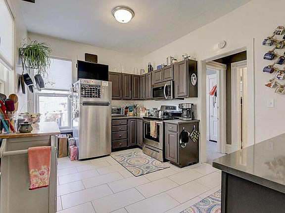 5th image of 1518 E Irving Pl #1518