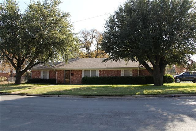 1st image of 1100 Tamarisk Dr