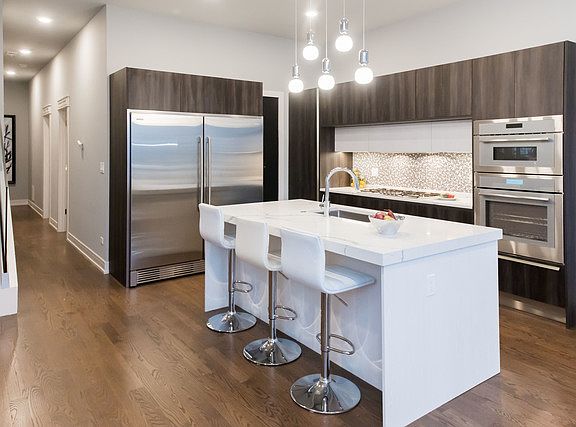 2nd image of 3742 N Clifton Ave #201