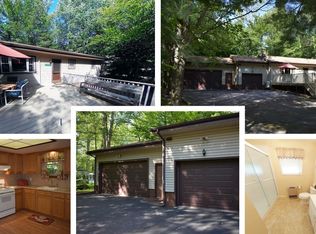 1109 Shackamaxon Dr, Pocono Lake, PA 18347