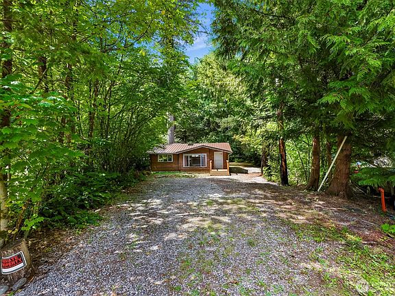 4th image of 6105 Poppy court