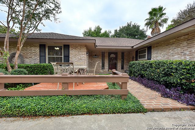 1st image of 19727 Encino Glen St