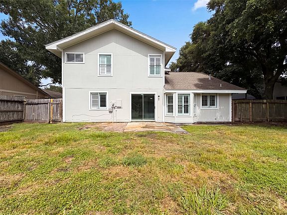 5th image of 807 Mountain Meadows Dr