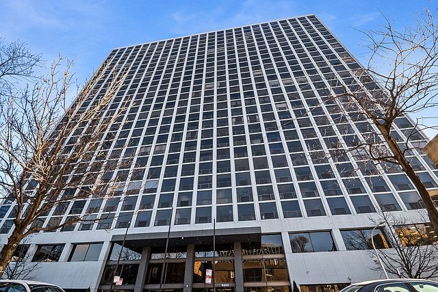 1st image of 4343 N Clarendon Ave APT 2401