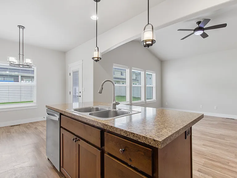 1015 White Birch Ave — Photo 16