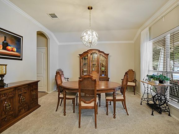 4th image of 18717 Royal Pointe Dr