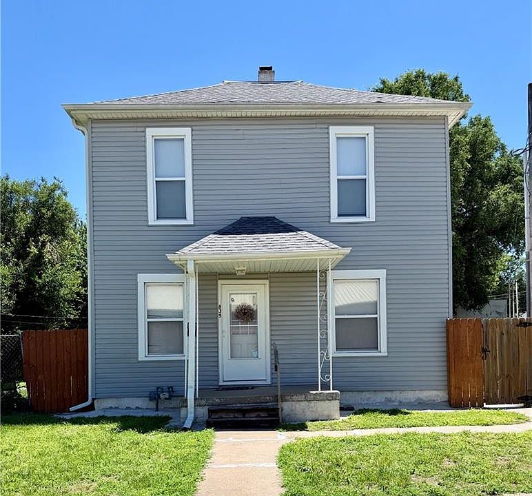 1st image of 839 S 22nd St