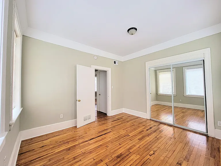 2833 Herschel St #14 — Photo 8