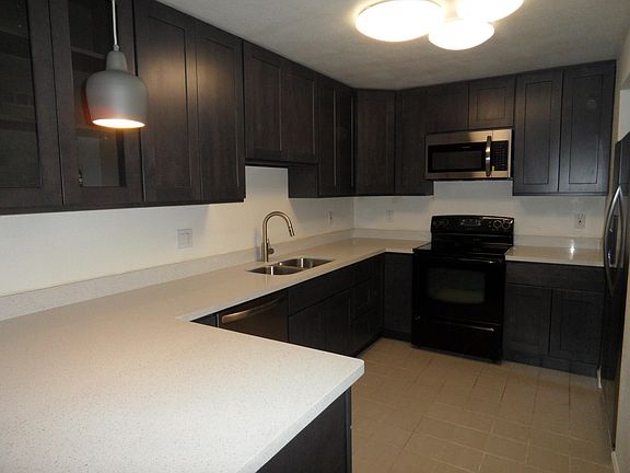 New Kitchen w quartz countertop