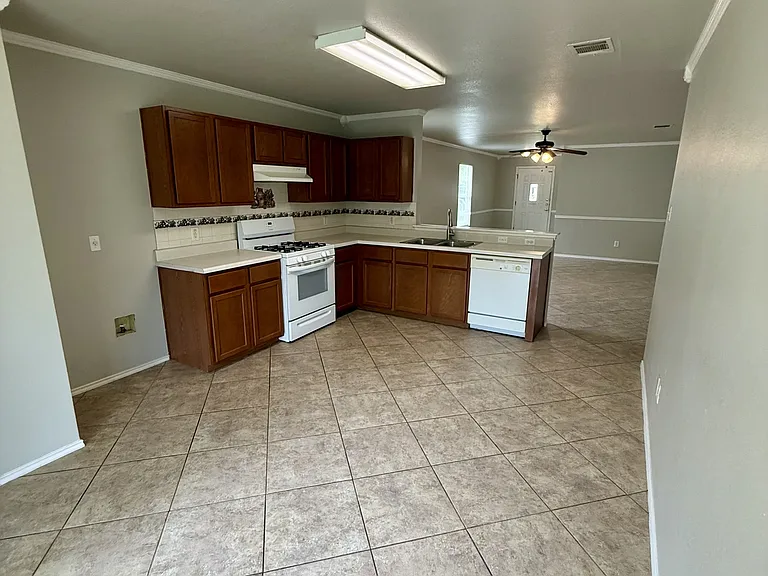 3504 Banda — Photo 8