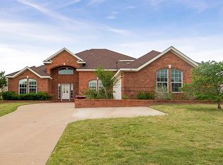 609 Winterwood Dr, Kennedale, TX 76060