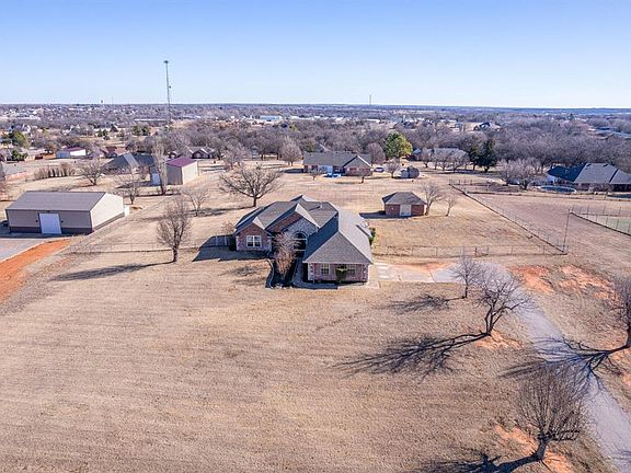 2nd image of 900 S Spring Ln