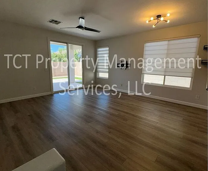 4216 E Oxford Ln — Photo 5