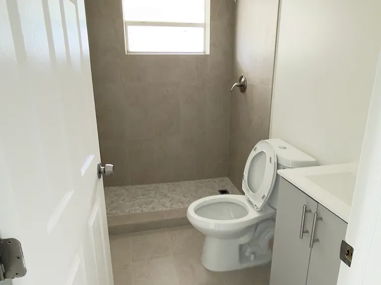 813 SW 29th St #2 — Photo 5