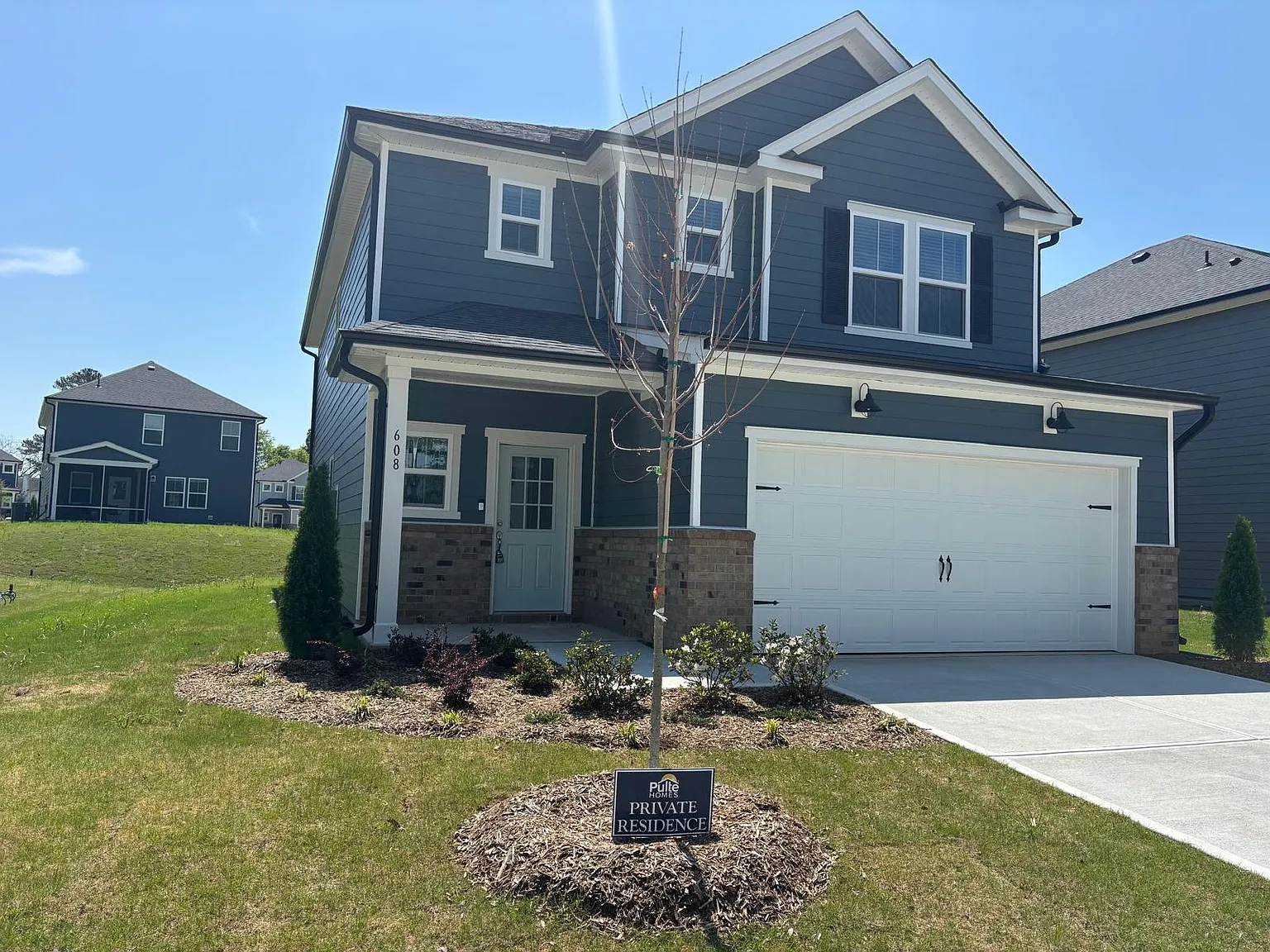 3 bed, 2350 sqft, $2,199 — Photo 2